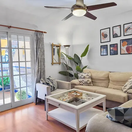 アパート Medina フエンヒロラ